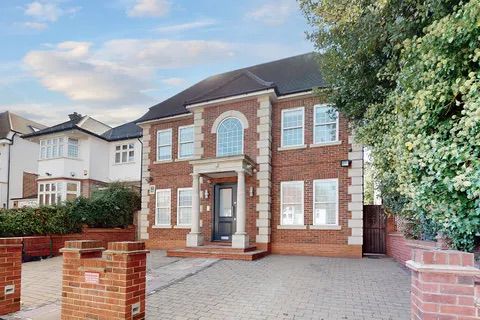 6 bed Detached for rent in London. From Brampton Real Estate