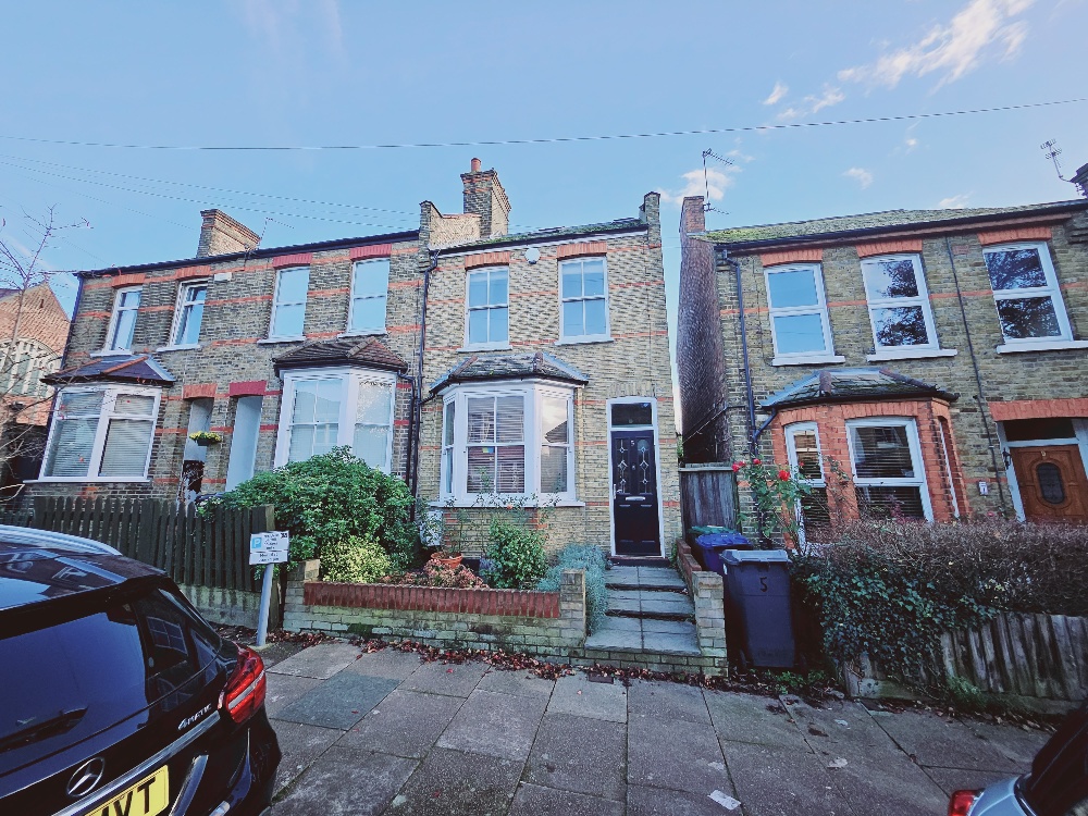 3 bed End of Terrace for rent in London. From Brampton Real Estate