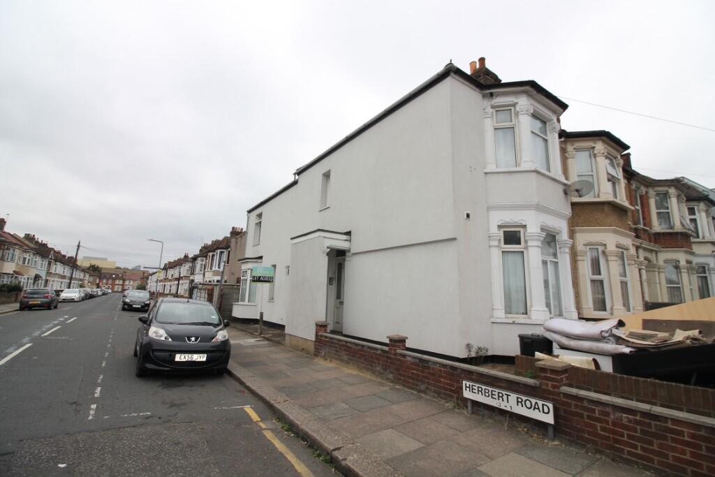 1 bed 1st Floor Flat for rent in Ilford. From Brian Thomas Estate Agents - Chadwell Heath 1 bed 1st Floor Flat for rent in Ilford. From Brian Thomas Estate Agents - Chadwell Heath