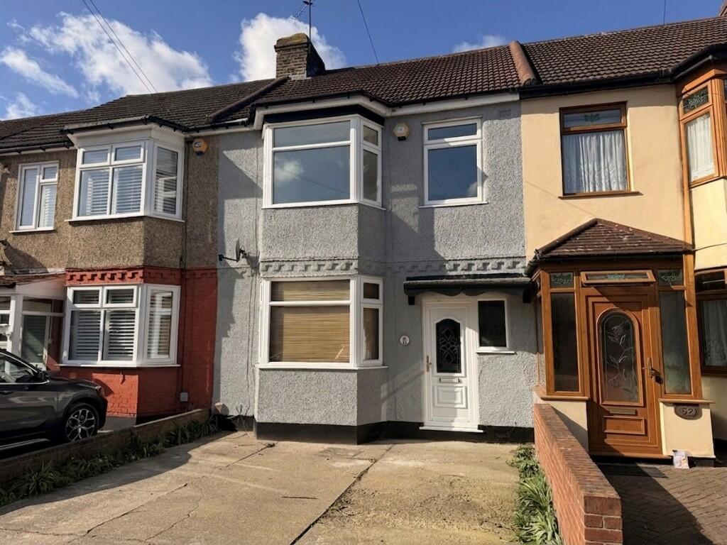 3 bed Mid Terraced House for rent in Romford. From Brian Thomas Estate Agents - Chadwell Heath 3 bed Mid Terraced House for rent in Romford. From Brian Thomas Estate Agents - Chadwell Heath