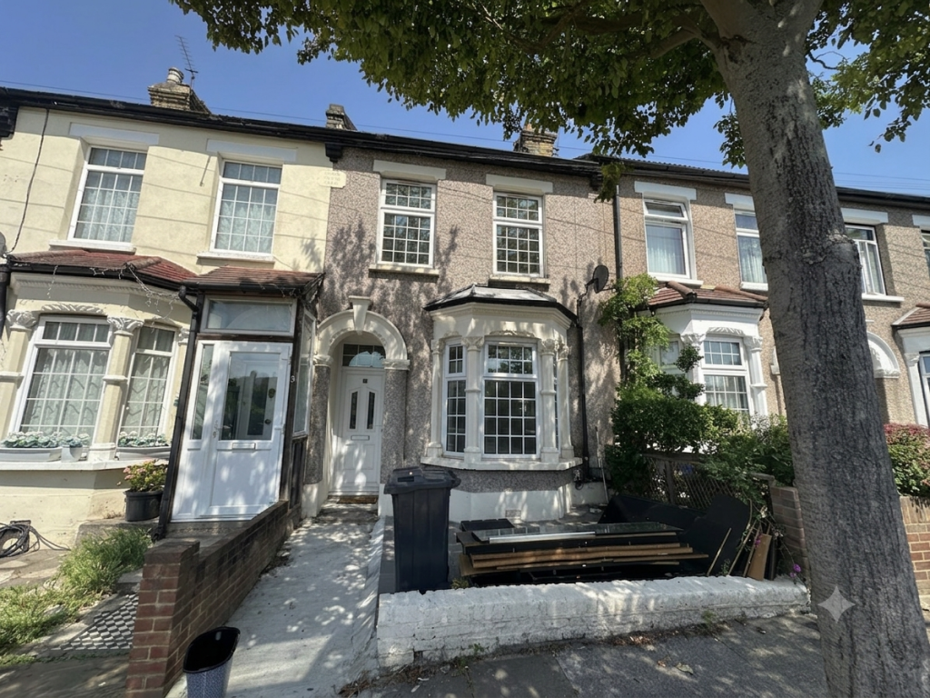 3 bed Mid Terraced House for rent in Ilford. From Brian Thomas Estate Agents - Chadwell Heath