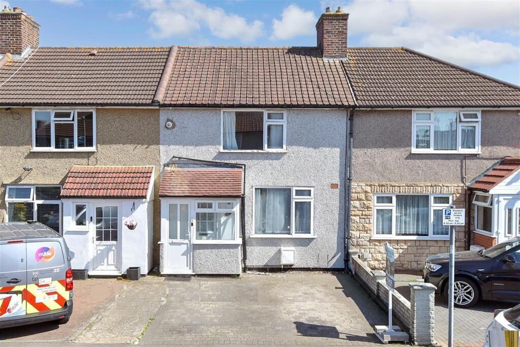 3 bed Mid Terraced House for rent in Dagenham. From Brian Thomas Estate Agents - Chadwell Heath 3 bed Mid Terraced House for rent in Dagenham. From Brian Thomas Estate Agents - Chadwell Heath