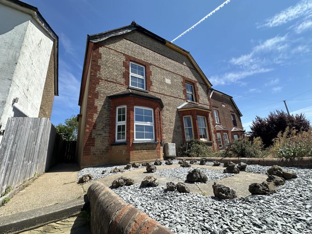 2 bed Semi Detached for rent in Bishop's Stortford. From Brian Thomas Estate Agents - Chadwell Heath 2 bed Semi Detached for rent in Bishop's Stortford. From Brian Thomas Estate Agents - Chadwell Heath