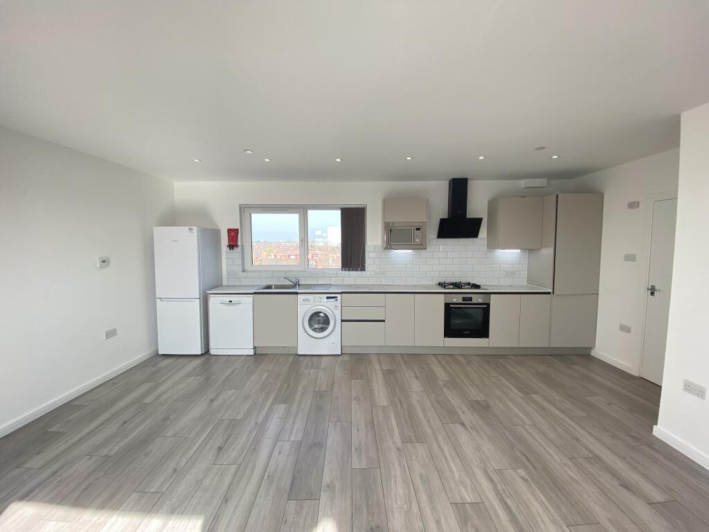 2 bed 1st Floor Flat for rent in Ilford. From Brian Thomas Estate Agents - Chadwell Heath