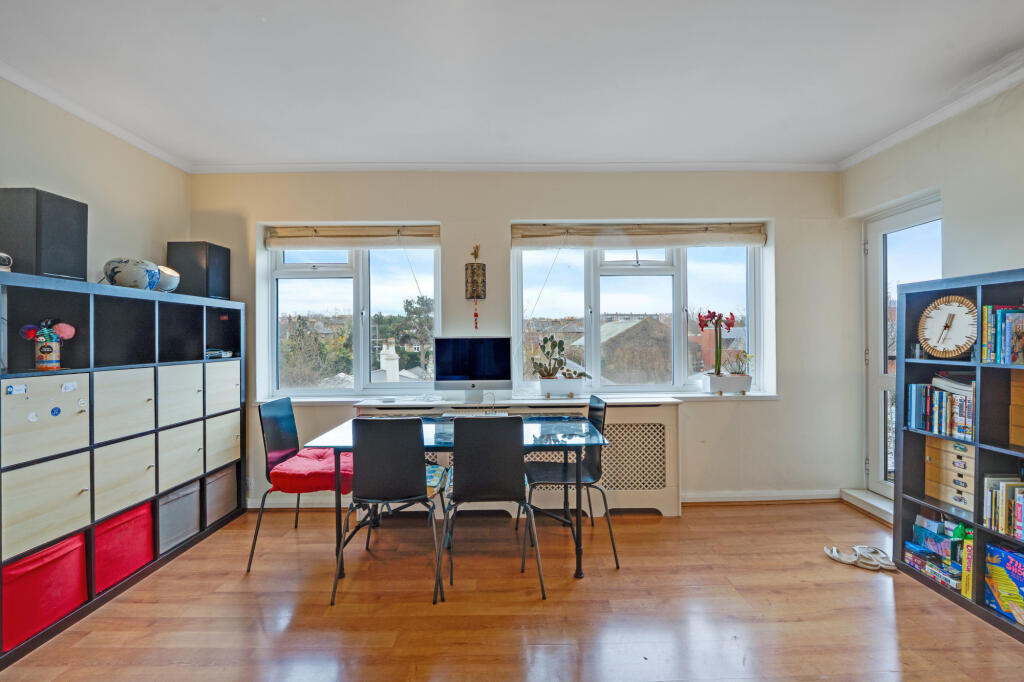 3 bed 1st Floor Flat for rent in Richmond upon Thames. From Broadway & West - London