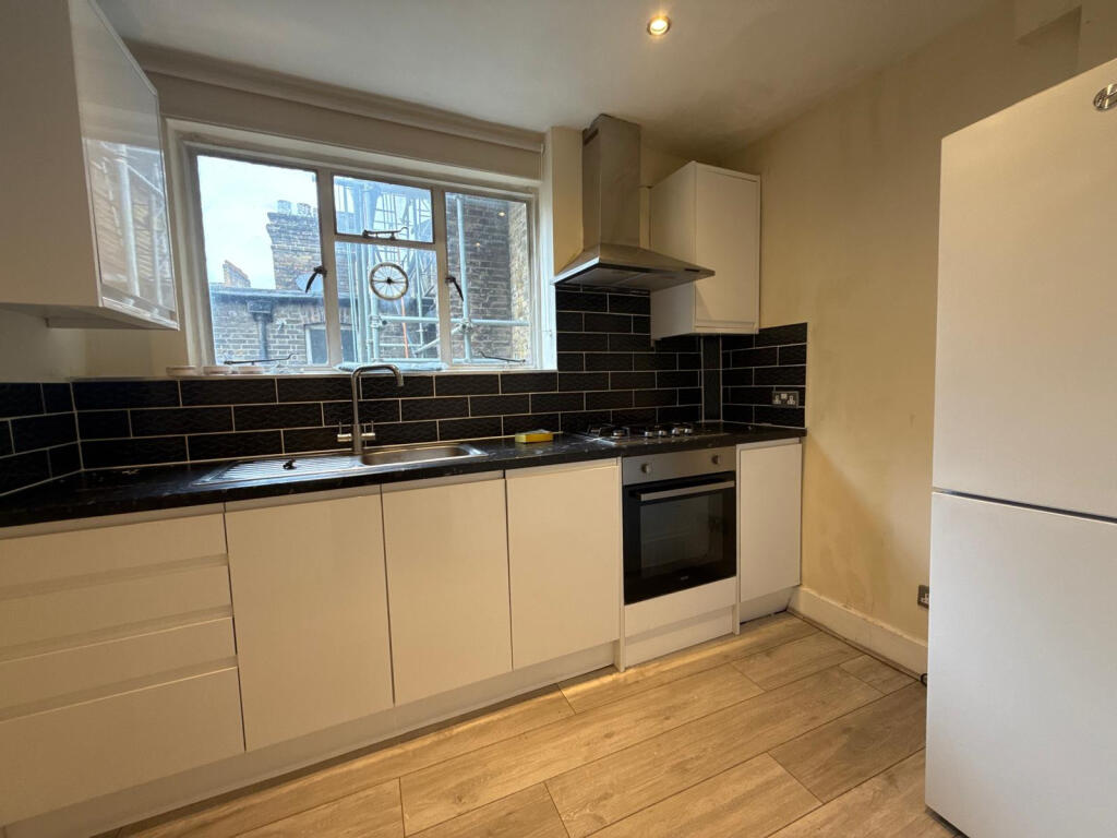 2 bed 1st Floor Flat for rent in London. From Broadway & West - London