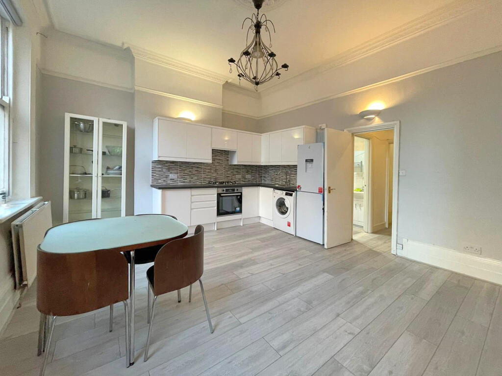 1 bed 1st Floor Flat for rent in London. From Broadway & West - London