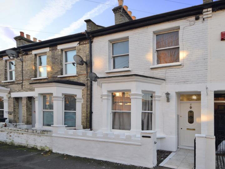 4 bed Mid Terraced House for rent in London. From Broadway & West - London