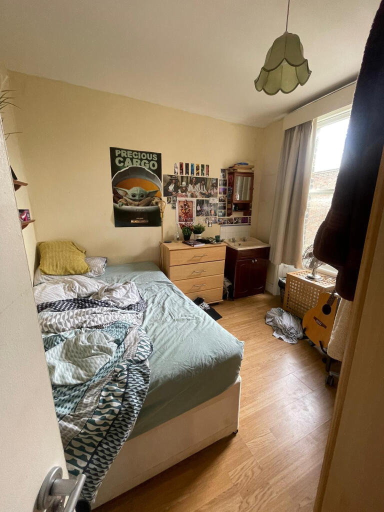 4 bed Mid Terraced House for rent in Fulham. From Broadway & West - London