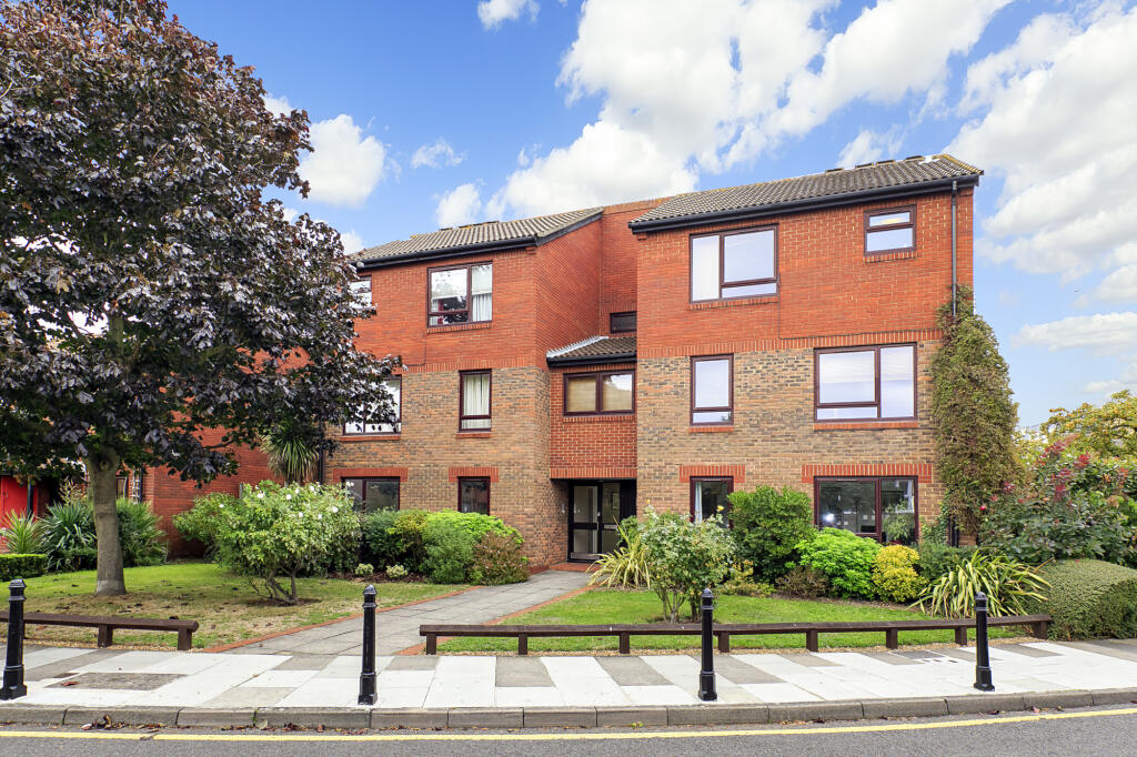 1 bed 1st Floor Flat for rent in Hammersmith. From Broadway & West - London