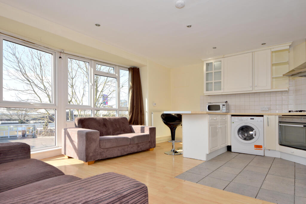 4 bed Mid Terraced House for rent in Hammersmith. From Broadway & West - London