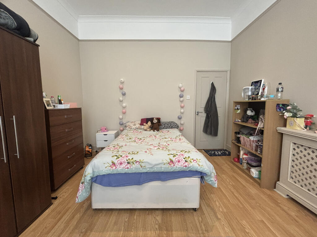 3 bed 1st Floor Flat for rent in Fulham. From Broadway & West - London