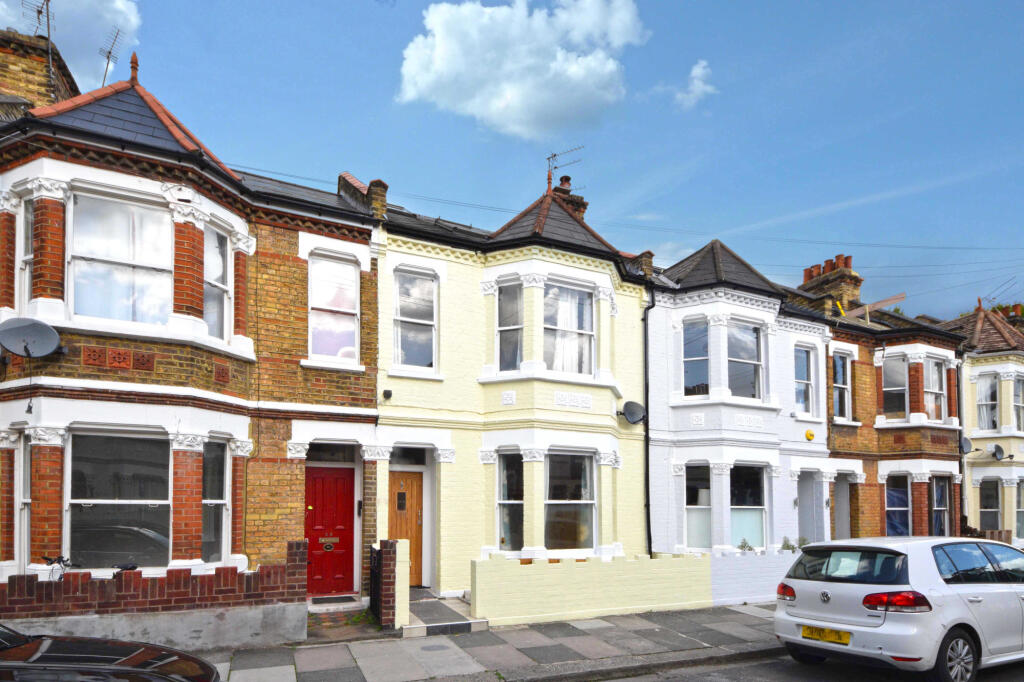 5 bed Mid Terraced House for rent in London. From Broadway & West - London