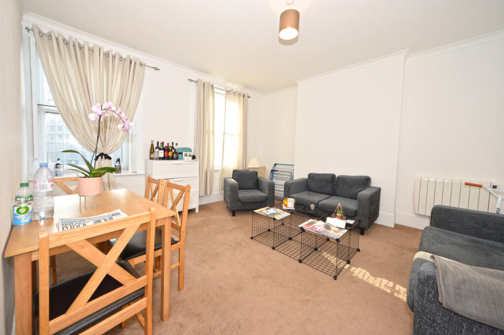 3 bed 1st Floor Flat for rent in Hammersmith. From Broadway & West - London