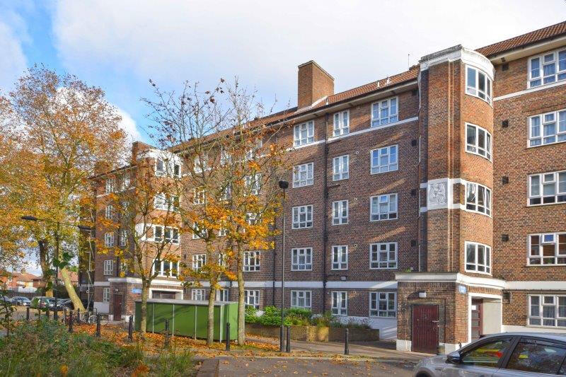 3 bed 1st Floor Flat for rent in London. From Broadway & West - London