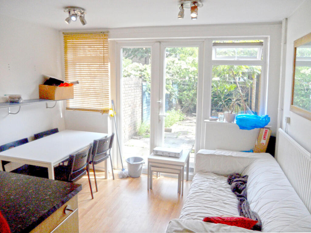 4 bed Mid Terraced House for rent in London. From Broadway & West - London