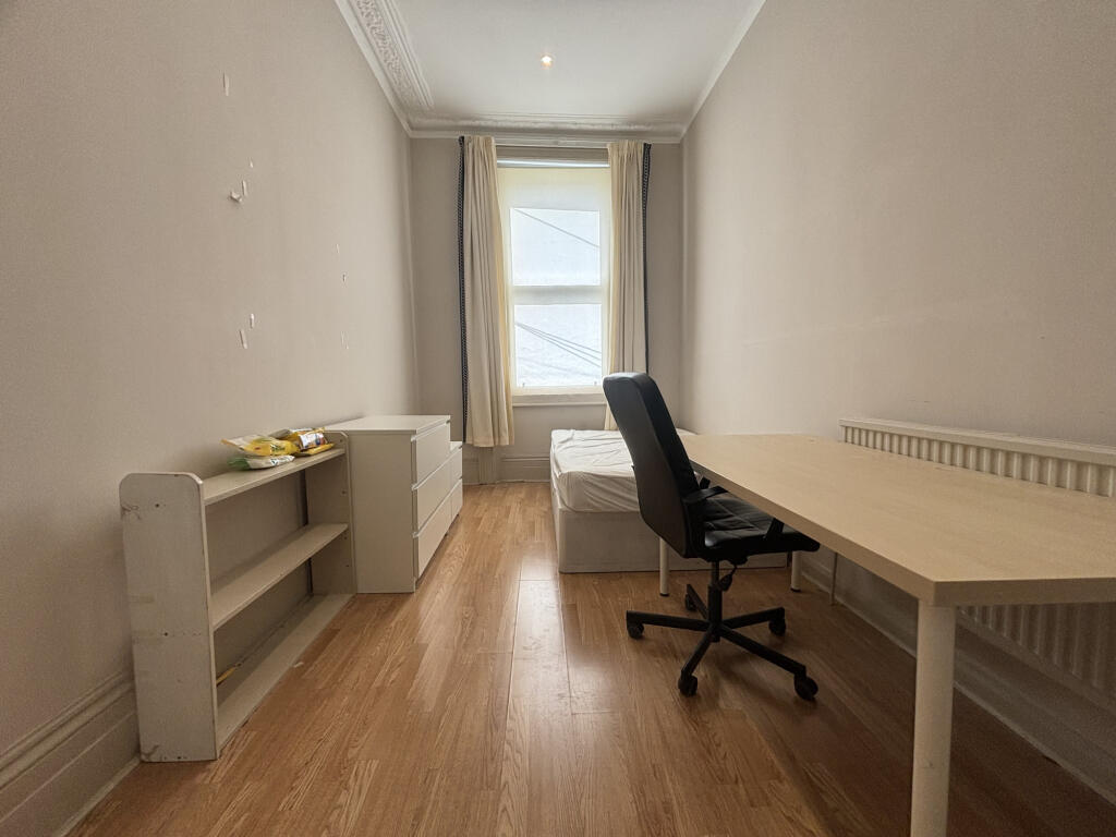 2 bed 1st Floor Flat for rent in Fulham. From Broadway & West - London