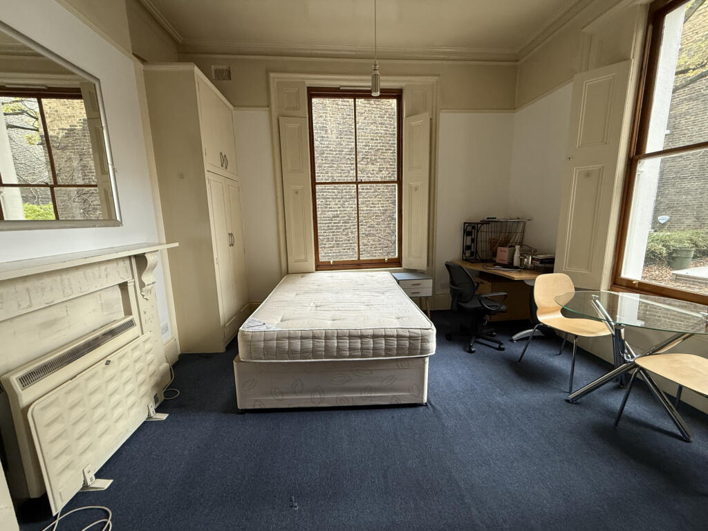 4 bed Studio for rent in London. From Broadway & West - London