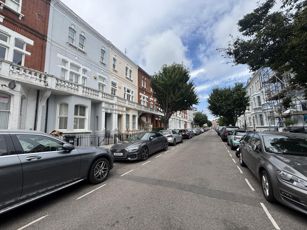 4 bed Studio for rent in Fulham. From Broadway & West - London