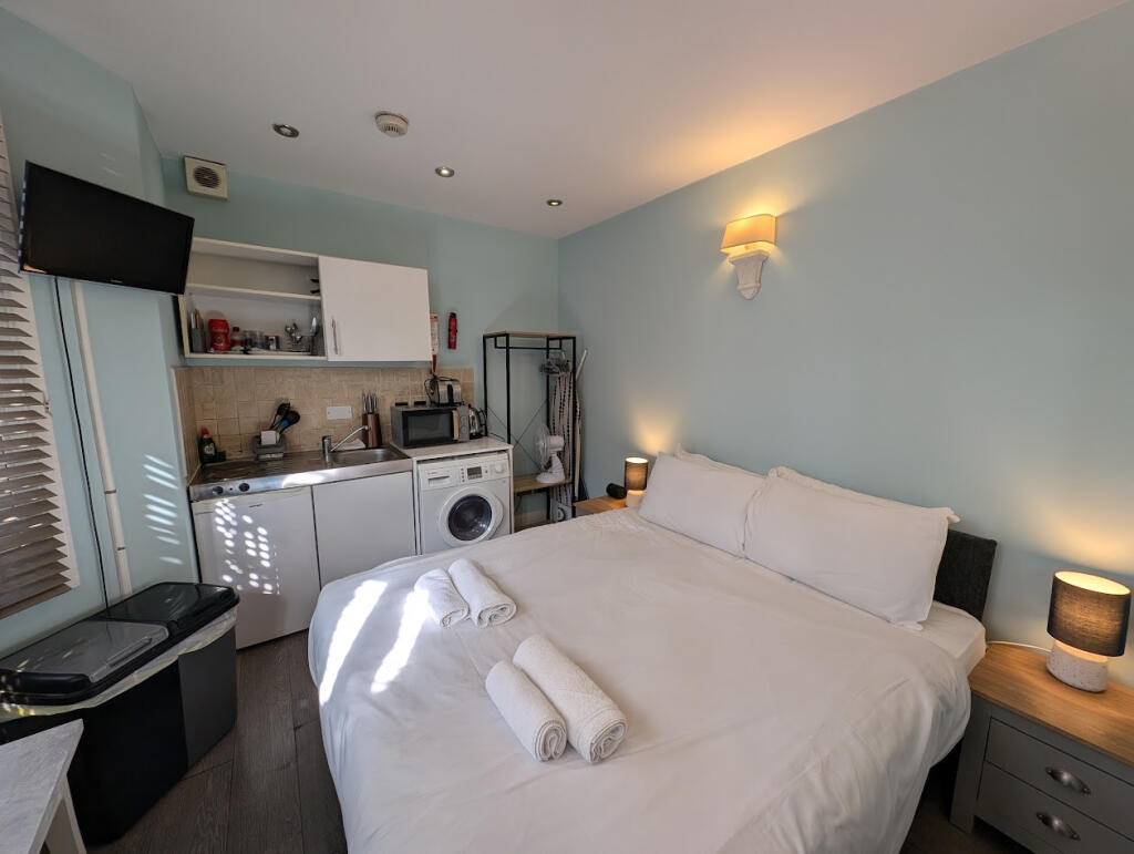 4 bed Mid Terraced House for rent in London. From Broadway & West - London 4 bed Mid Terraced House for rent in London. From Broadway & West - London