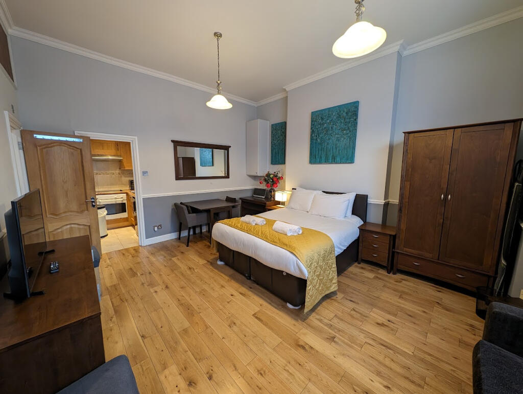 4 bed Mid Terraced House for rent in London. From Broadway & West - London 4 bed Mid Terraced House for rent in London. From Broadway & West - London
