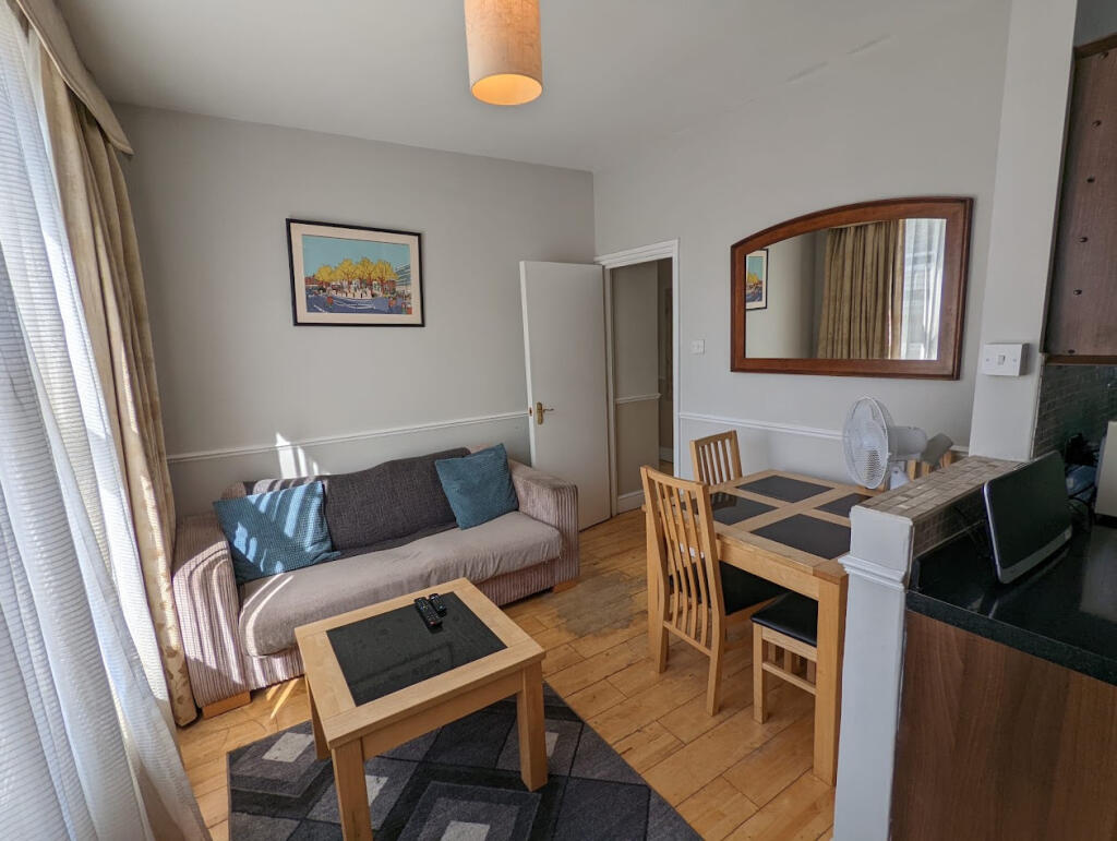 1 bed 1st Floor Flat for rent in London. From Broadway & West - London