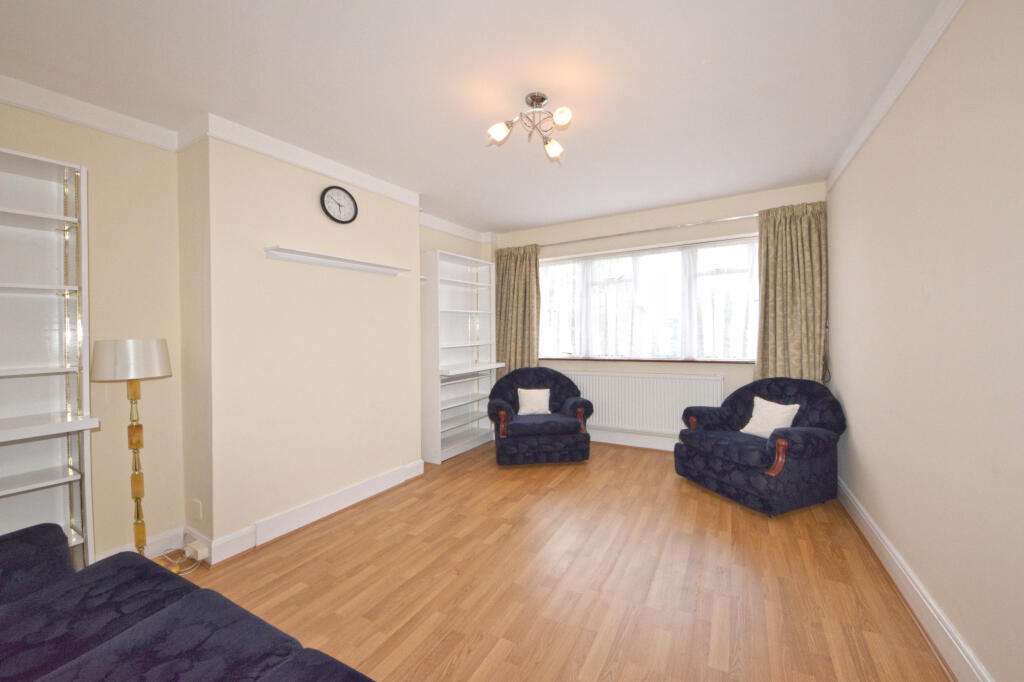 1 bed 1st Floor Flat for rent in London. From Broadway & West - London