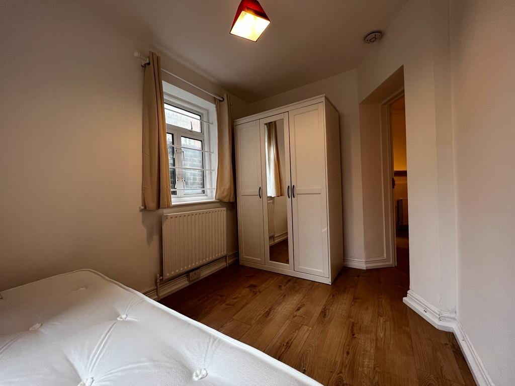 3 bed Mid Terraced House for rent in London. From Broadway & West - London