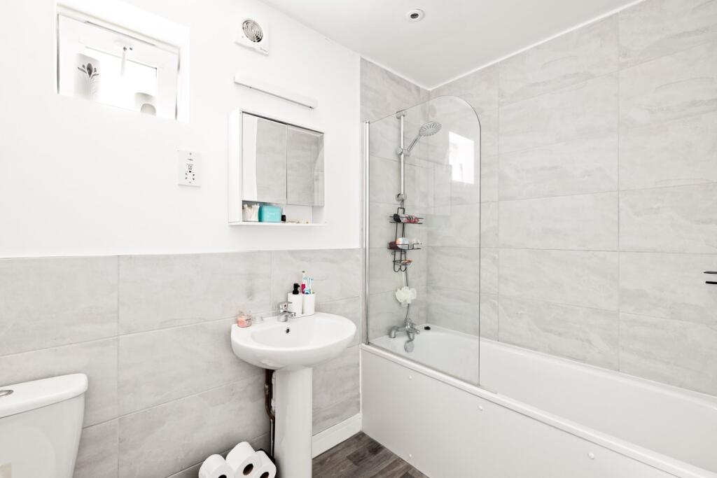 2 bed Apartment for rent in Folkestone. From Burnap & Abel - Folkestone