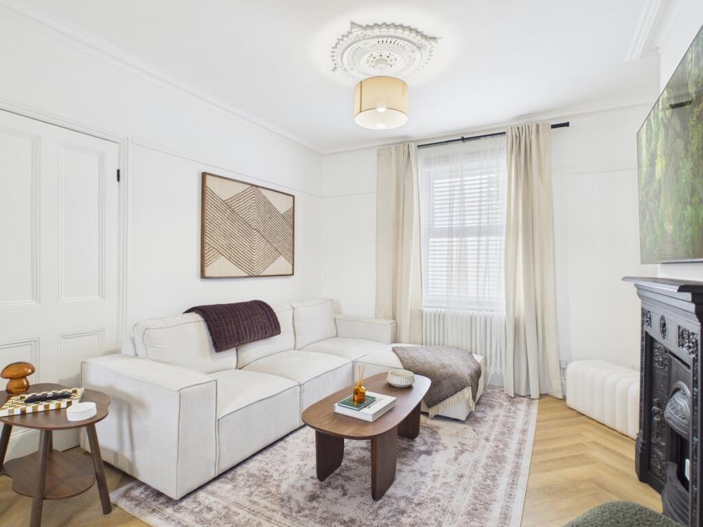 2 bed Mid Terraced House for rent in Cheltenham. From CGT Lettings - Cheltenham