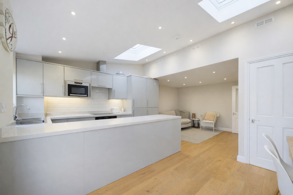 4 bed End of Terrace for rent in Prestbury. From CGT Lettings - Cheltenham