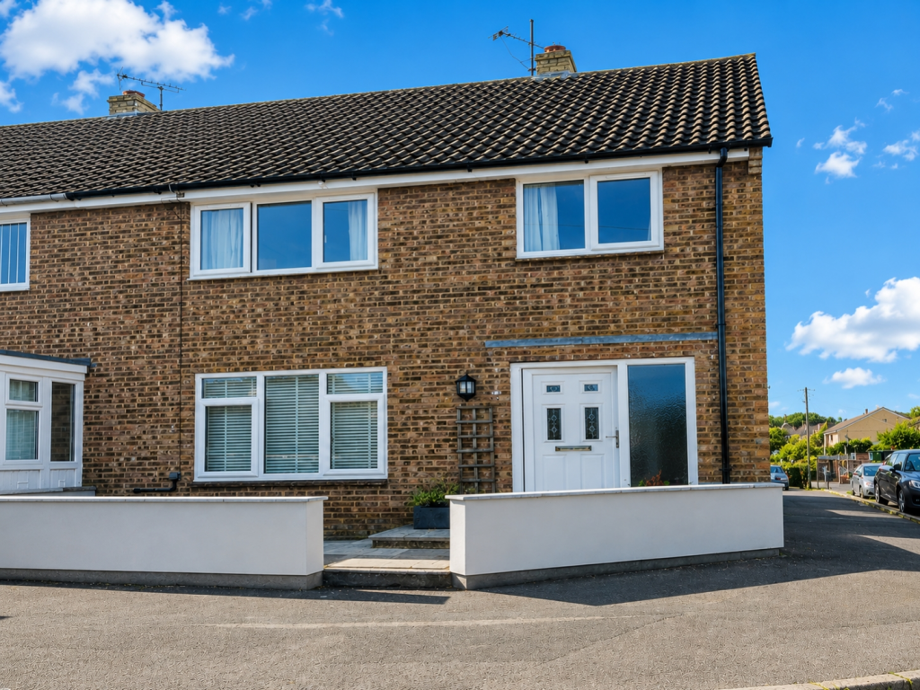 3 bed Semi Detached for rent in Kingswood. From CGT Lettings - Cheltenham 3 bed Semi Detached for rent in Kingswood. From CGT Lettings - Cheltenham