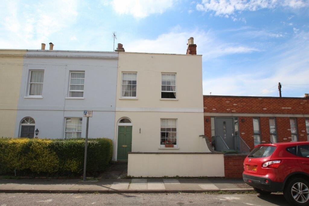 3 bed Mid Terraced House for rent in Cheltenham. From CGT Lettings - Cheltenham