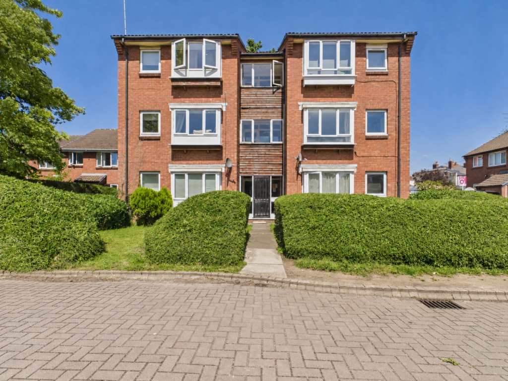 4 bed Studio for rent in Prestbury. From CGT Lettings - Cheltenham 4 bed Studio for rent in Prestbury. From CGT Lettings - Cheltenham