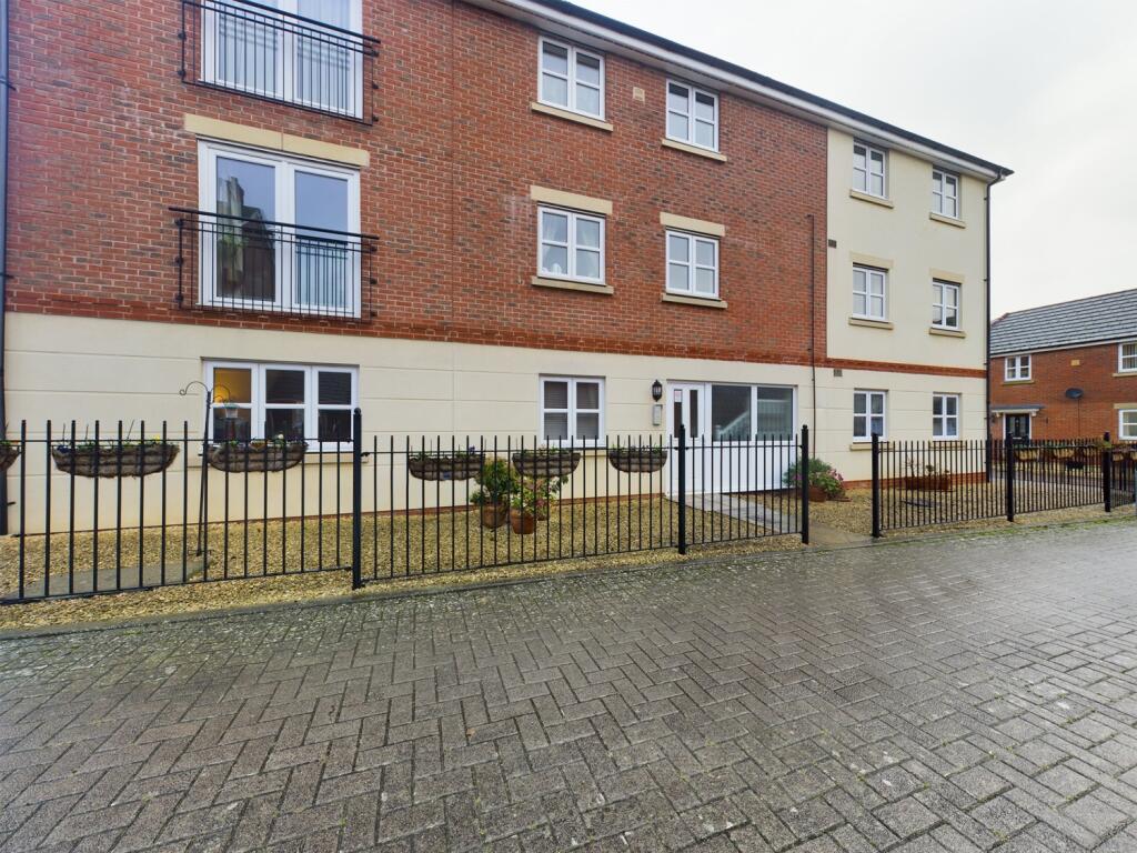 1 bed 1st Floor Flat for rent in Upton St Leonards. From CGT Lettings - Cheltenham