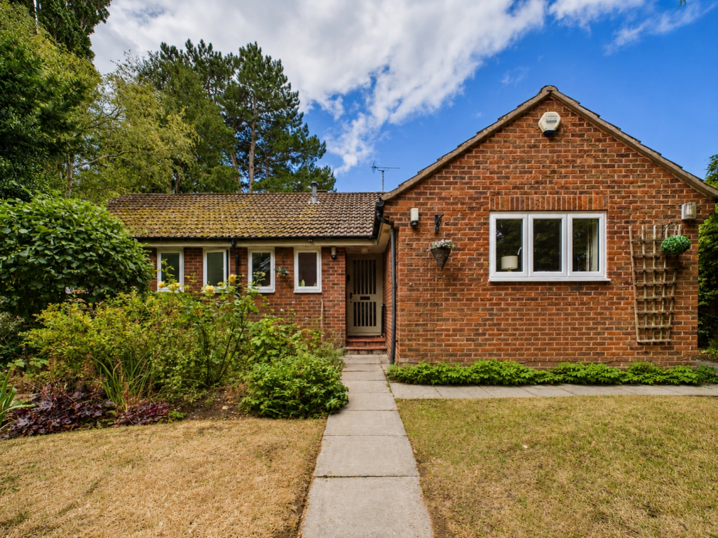 4 bed Detached bungalow for rent in Leckhampton Hill. From CGT Lettings - Cheltenham 4 bed Detached bungalow for rent in Leckhampton Hill. From CGT Lettings - Cheltenham