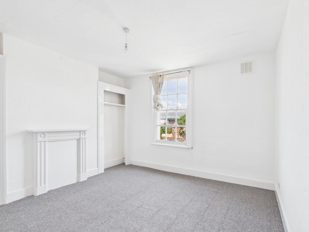 4 bed Mid Terraced House for rent in Cheltenham. From CGT Lettings - Cheltenham
