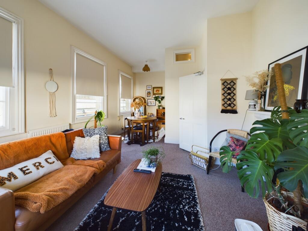 2 bed 1st Floor Flat for rent in Cheltenham. From CGT Lettings - Cheltenham