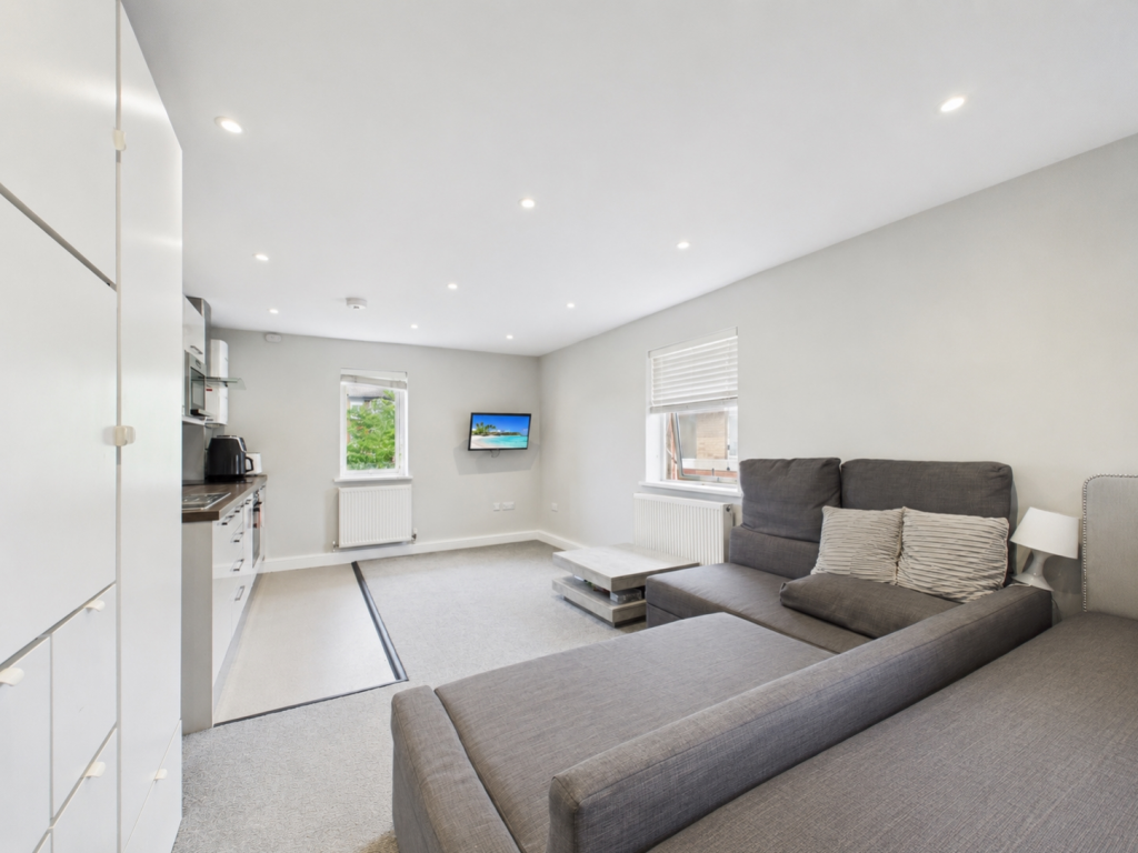 4 bed Studio for rent in Cheltenham. From CGT Lettings - Cheltenham