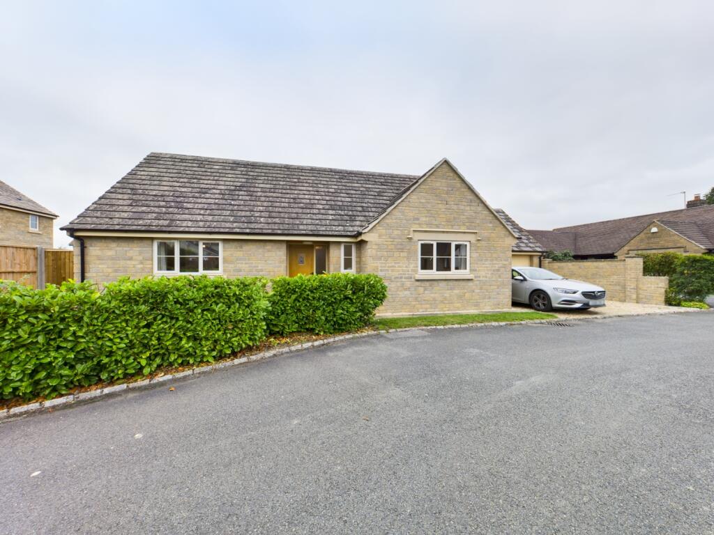 4 bed Detached bungalow for rent in Cheltenham. From CGT Lettings - Cheltenham 4 bed Detached bungalow for rent in Cheltenham. From CGT Lettings - Cheltenham