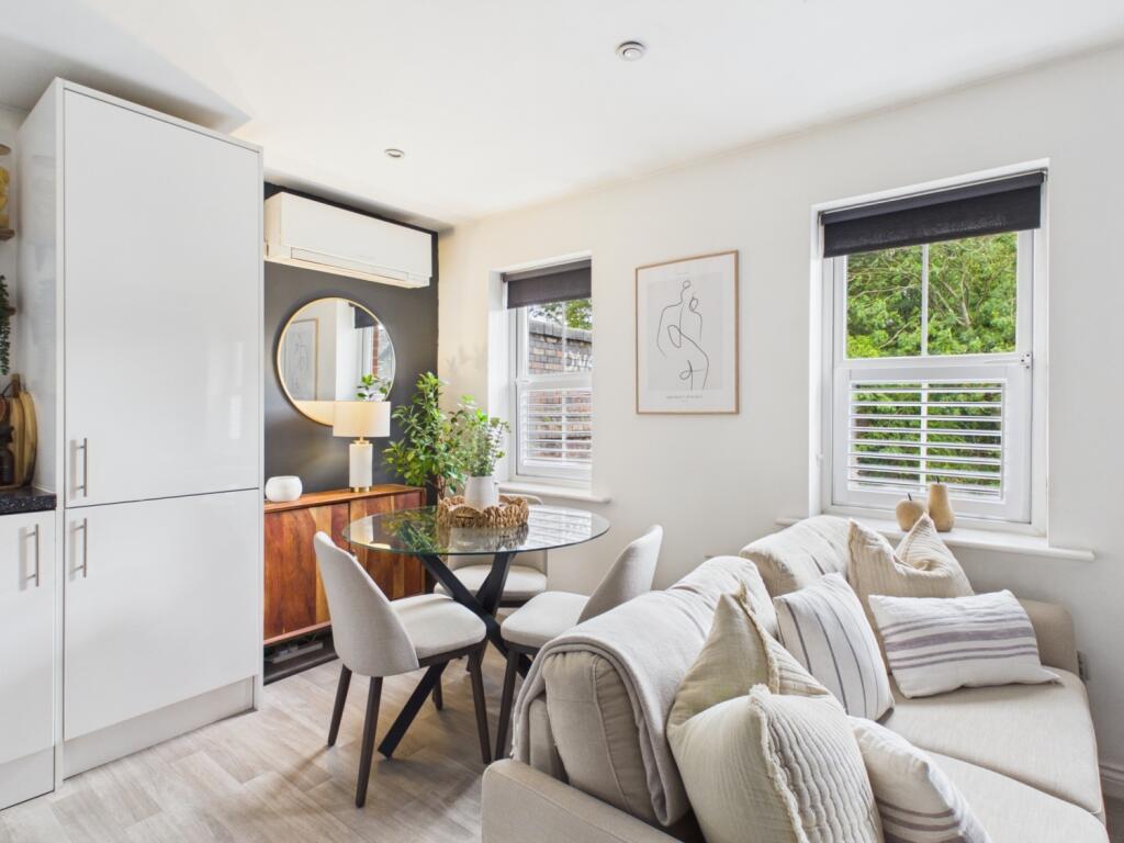 1 bed Apartment for rent in Cheltenham. From CGT Lettings - Cheltenham