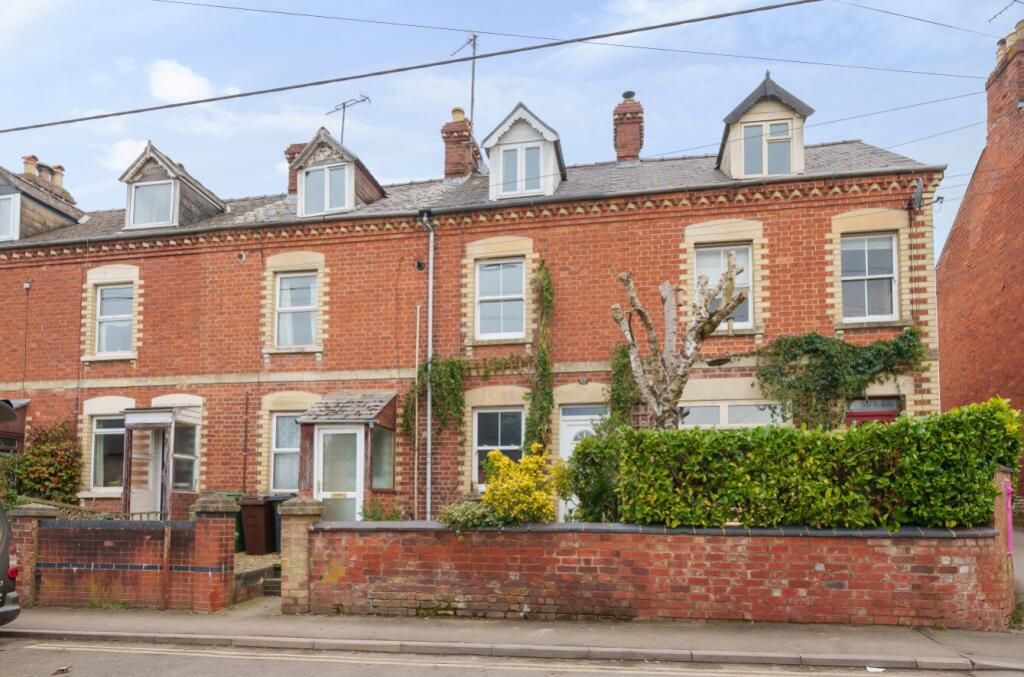 2 bed Mid Terraced House for rent in Butterrow. From CGT Lettings - Cheltenham 2 bed Mid Terraced House for rent in Butterrow. From CGT Lettings - Cheltenham