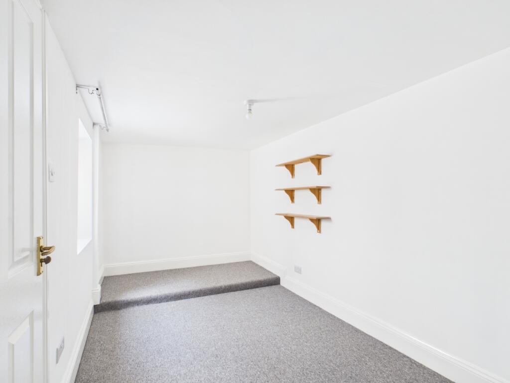 4 bed Mid Terraced House for rent in Cheltenham. From CGT Lettings - Cheltenham