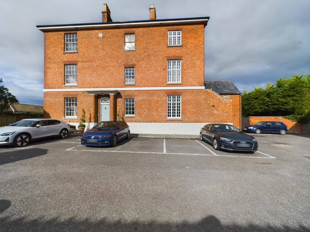 2 bed 1st Floor Flat for rent in Knightsbridge. From CGT Lettings - Cheltenham