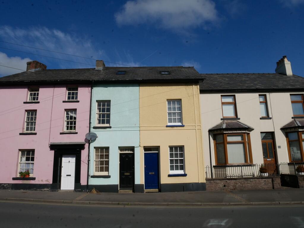 3 bed Mid Terraced House for rent in Brecon. From Clee Tompkinson & Francis - Brecon