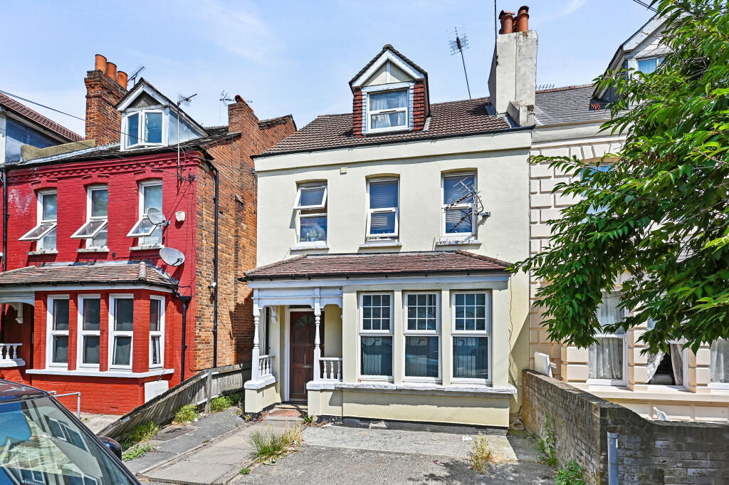 2 bed House (unspecified) for rent in London. From Callaway & Co - Cricklewood
