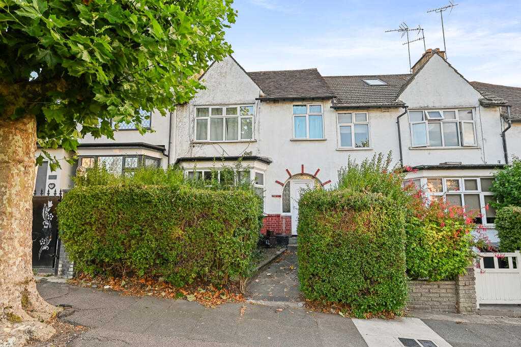3 bed Mid Terraced House for rent in Finchley. From Callaway & Co - Cricklewood