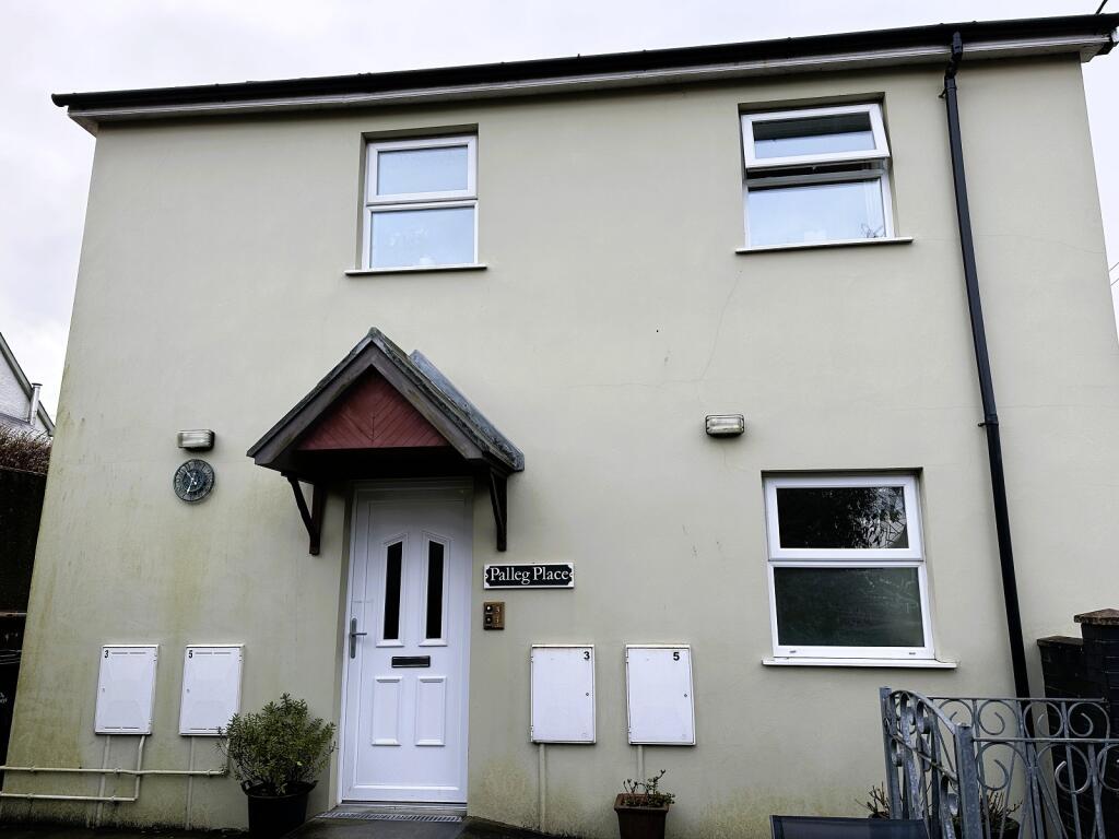 2 bed 1st Floor Flat for rent in Cwm-twrch Isaf. From Clee Tompkinson & Francis - Ystradgynlais