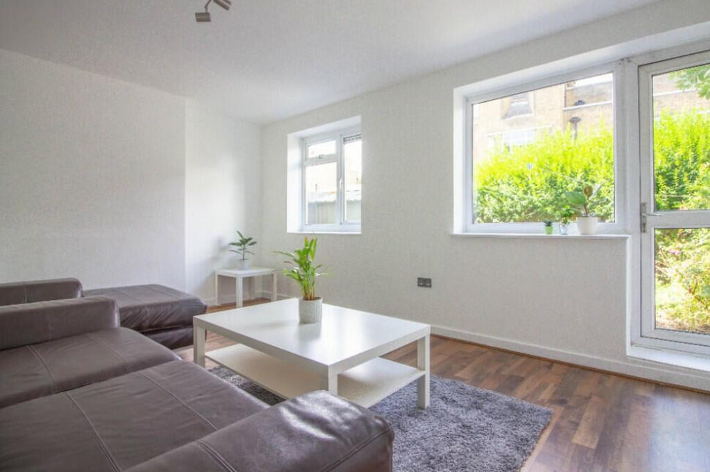 3 bed Apartment for rent in Bow. From Campbell Residential - Docklands