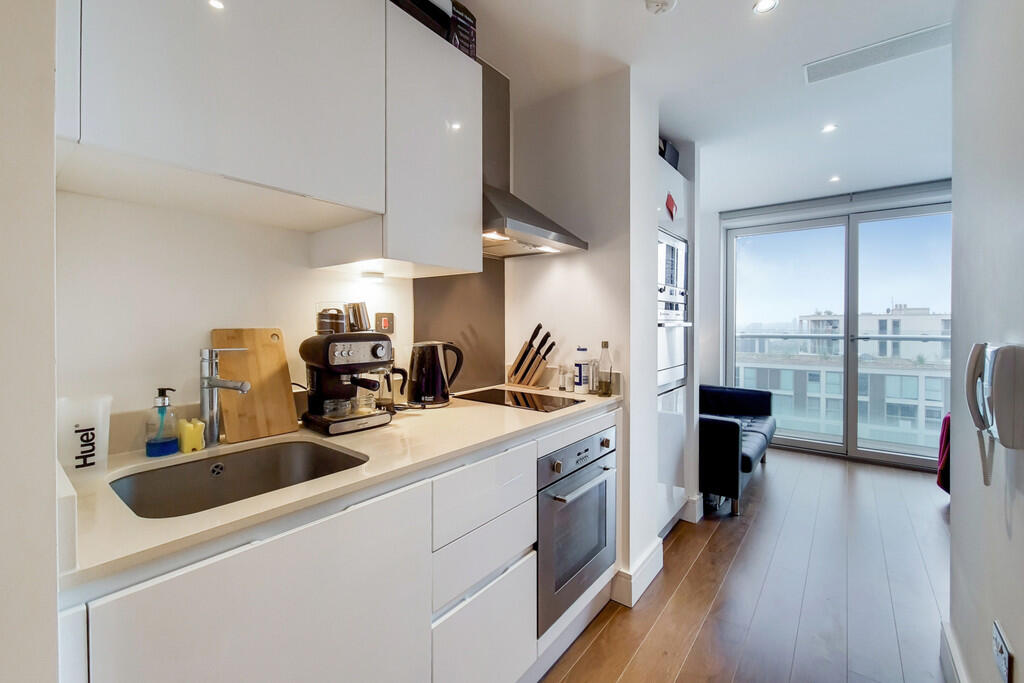 4 bed Apartment for rent in Poplar. From Campbell Residential - Docklands